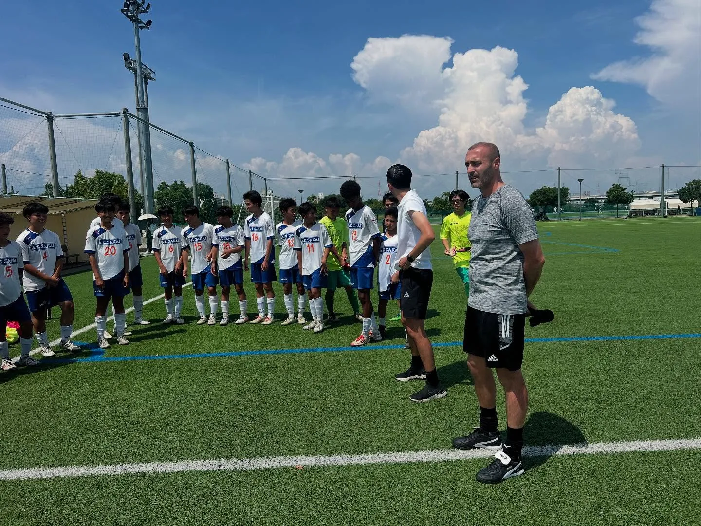 トロッポFC A.C.Sakai 合同でイタリア人コーチを招...