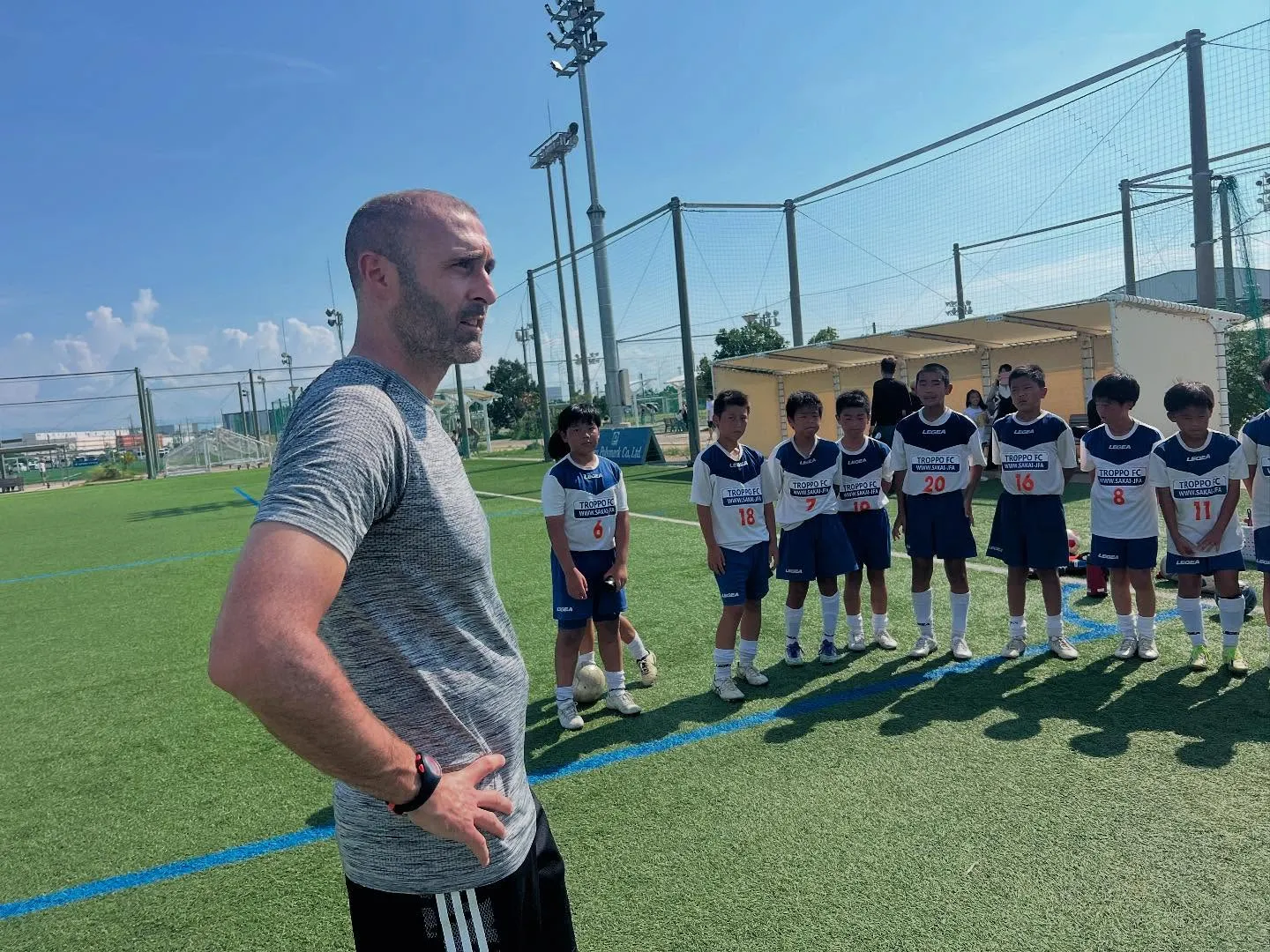 トロッポFC A.C.Sakai 合同でイタリア人コーチを招...