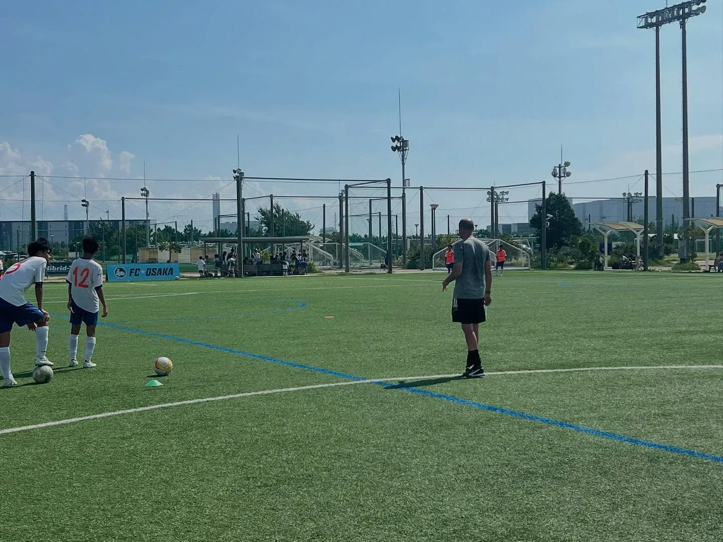 トロッポFC A.C.Sakai 合同でイタリア人コーチを招...
