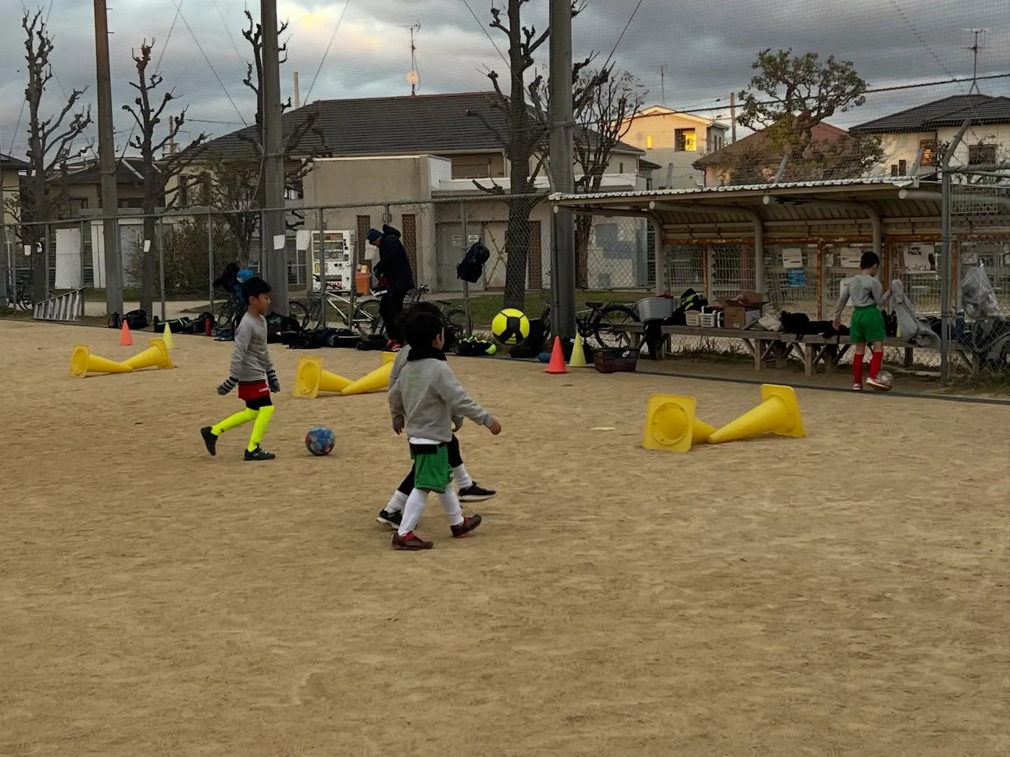 金曜日 尼池アカデミー