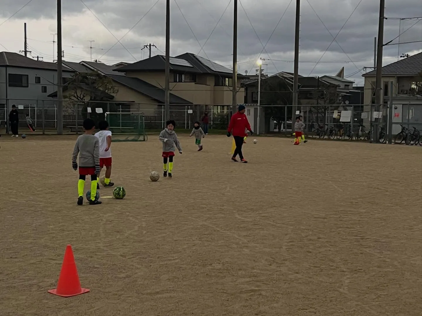 金曜日 尼池アカデミー